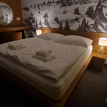 Snowland Apartmany Valča Екстериор снимка