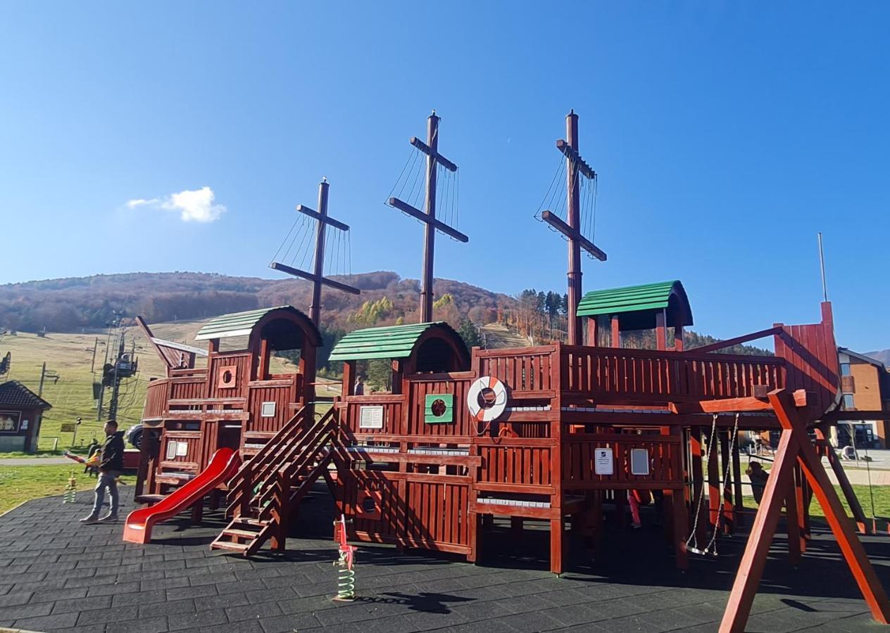 Snowland Apartmany Valča Екстериор снимка